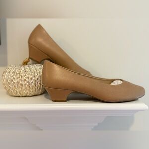 Elegant Tan Women's Pumps